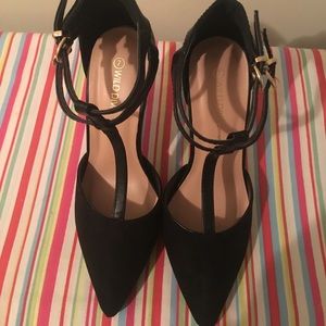 Black Pointy closed toe heel